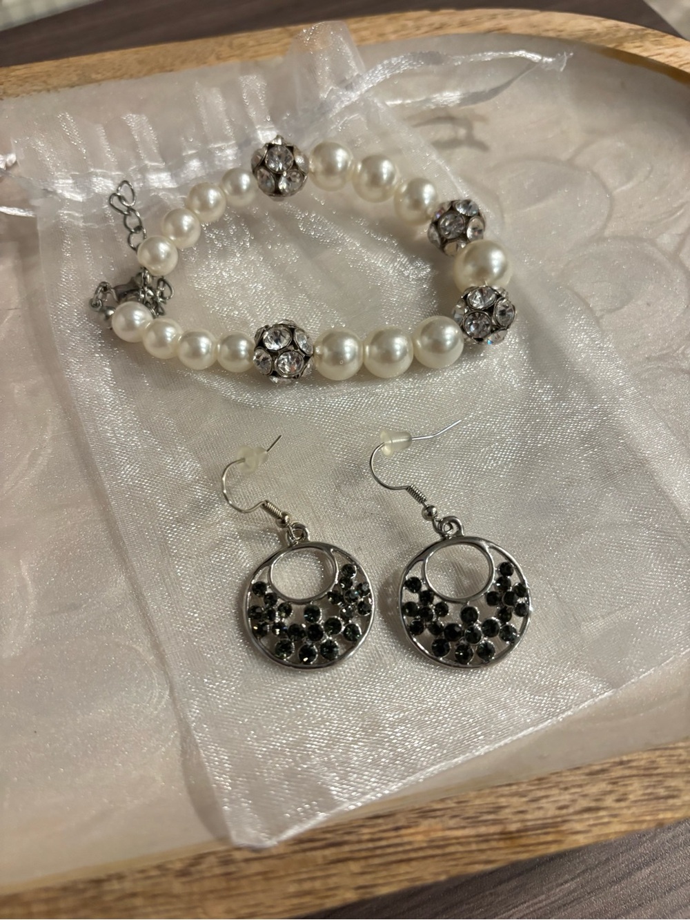 Set of Bead Bracelet with Silver Circle Drop Earrings